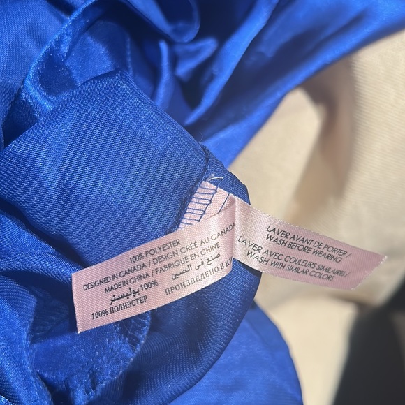 La Vien Robe Satin - Picture 4 of 4